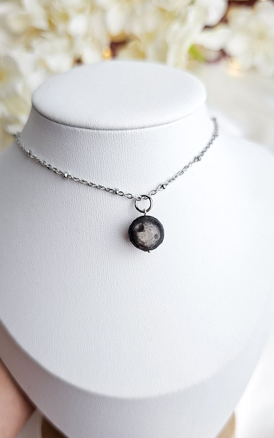 Necklace &quot;NEW MOON&quot; in Silver Obsidian