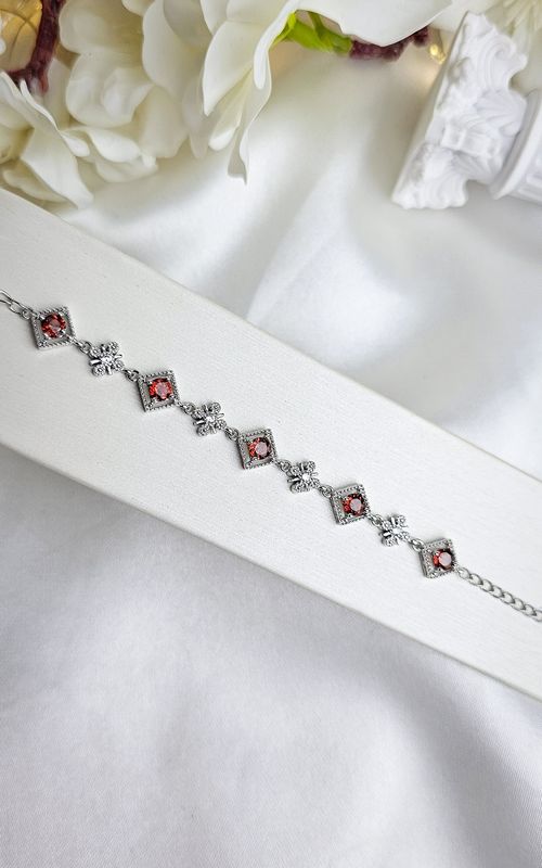 Bracelet in Garnet n.1