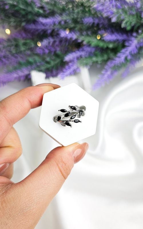 Adjustable Ring in Black Spinel (FROM SIZE 11)