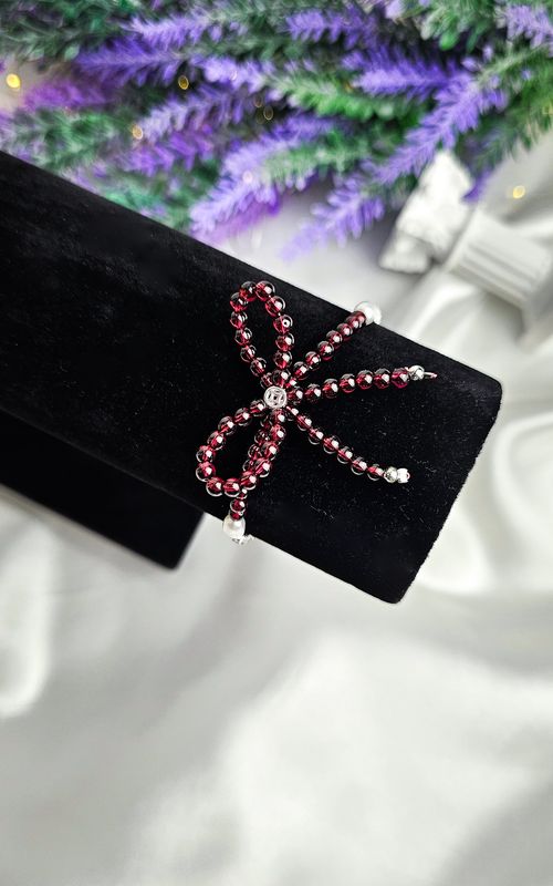 Bracelet with Bow in Garnet