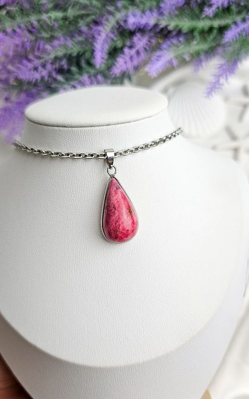 Necklace in Rodonite