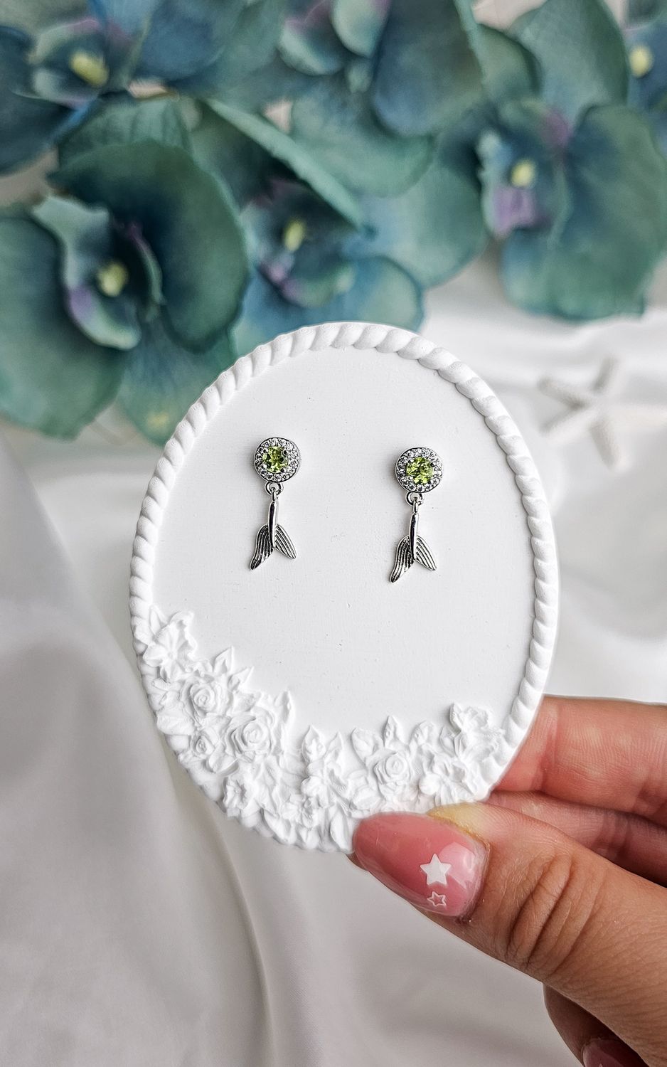 Earrings with Mermaid&#39;s Tale in Peridot (s925)