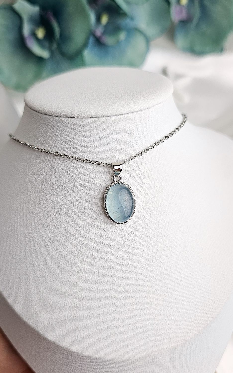Oval Necklace in Aquamarine