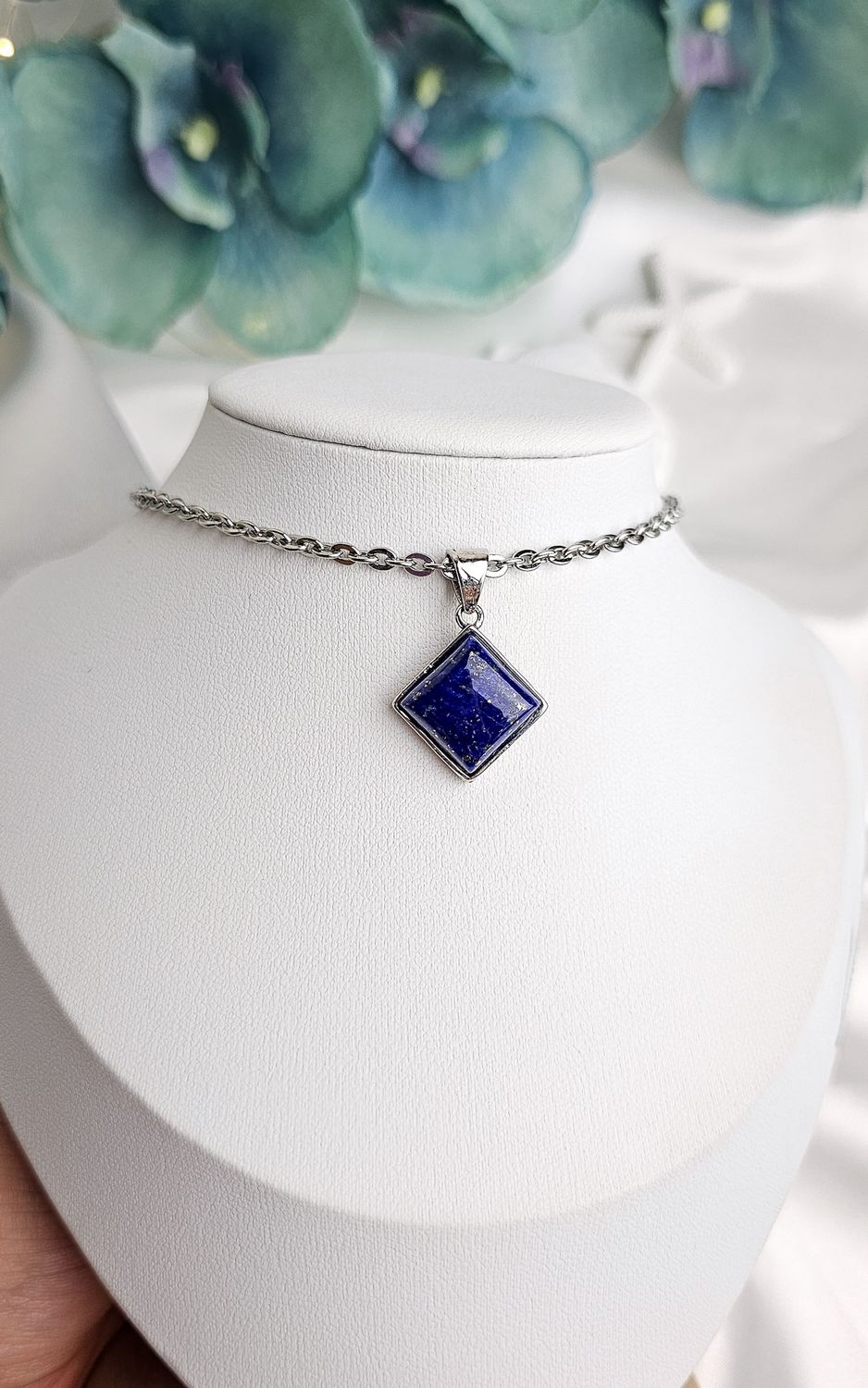 Necklace with Lapislazuli