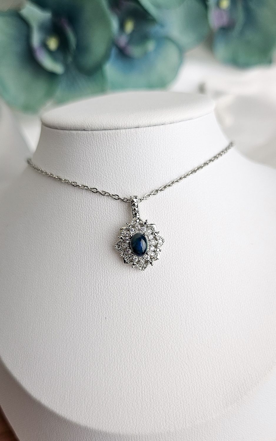 Necklace in Black Opal