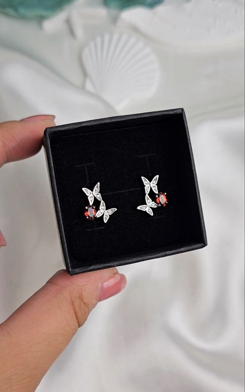 Earrings with Butterfly in Garnet (s925)