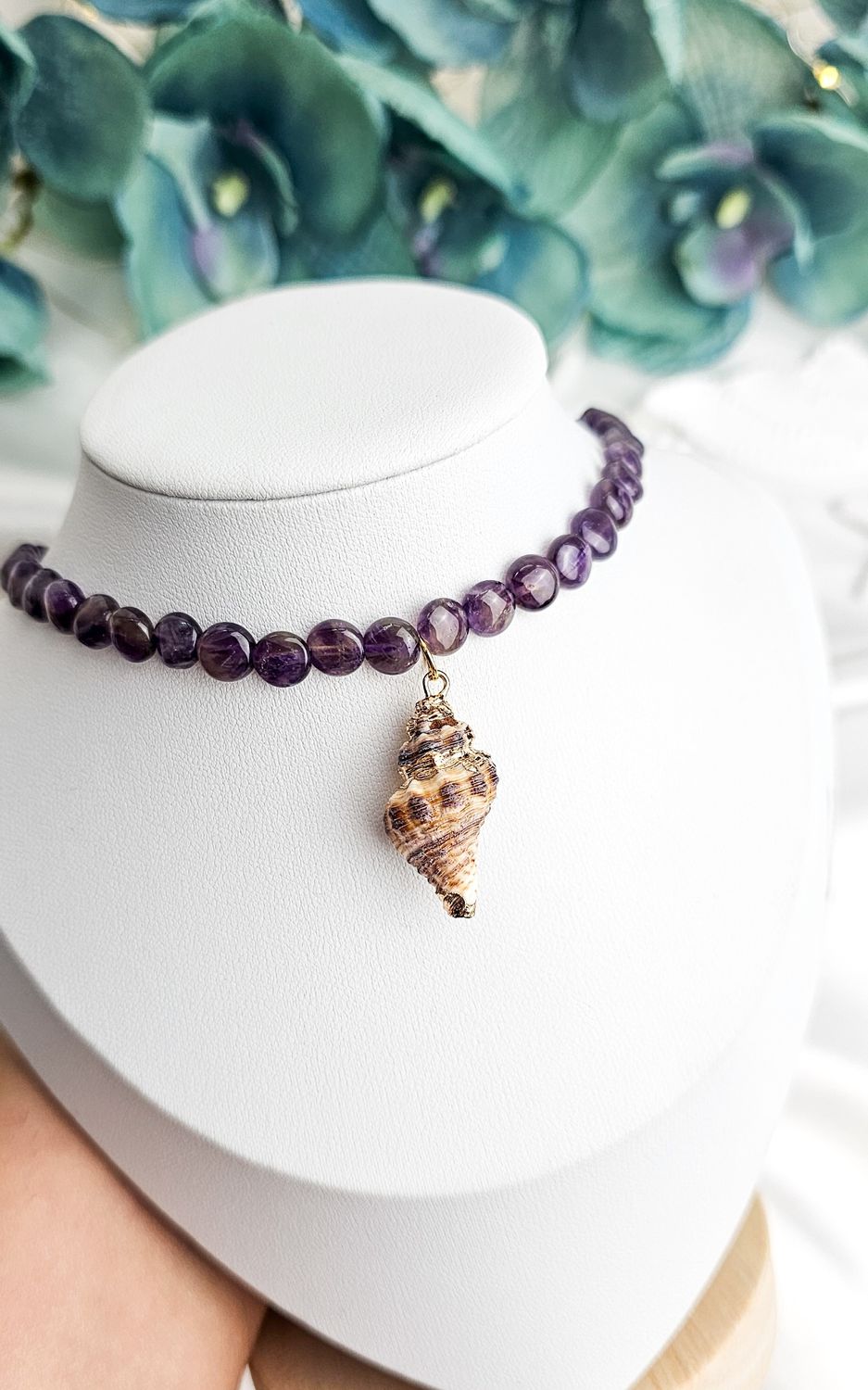Necklace in Amethyst with Shell (Small)