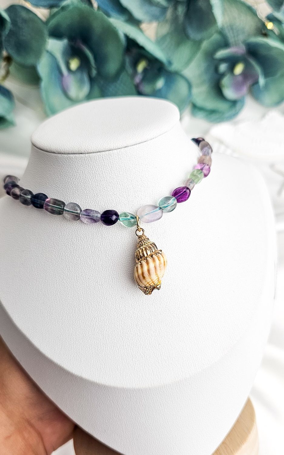 Necklace in Fluorite with Seashell 