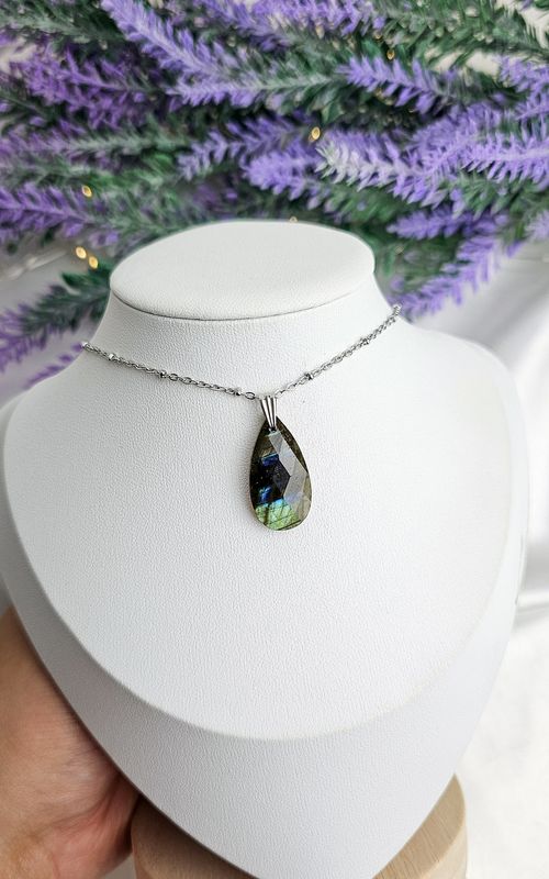 Necklace in Labradorite