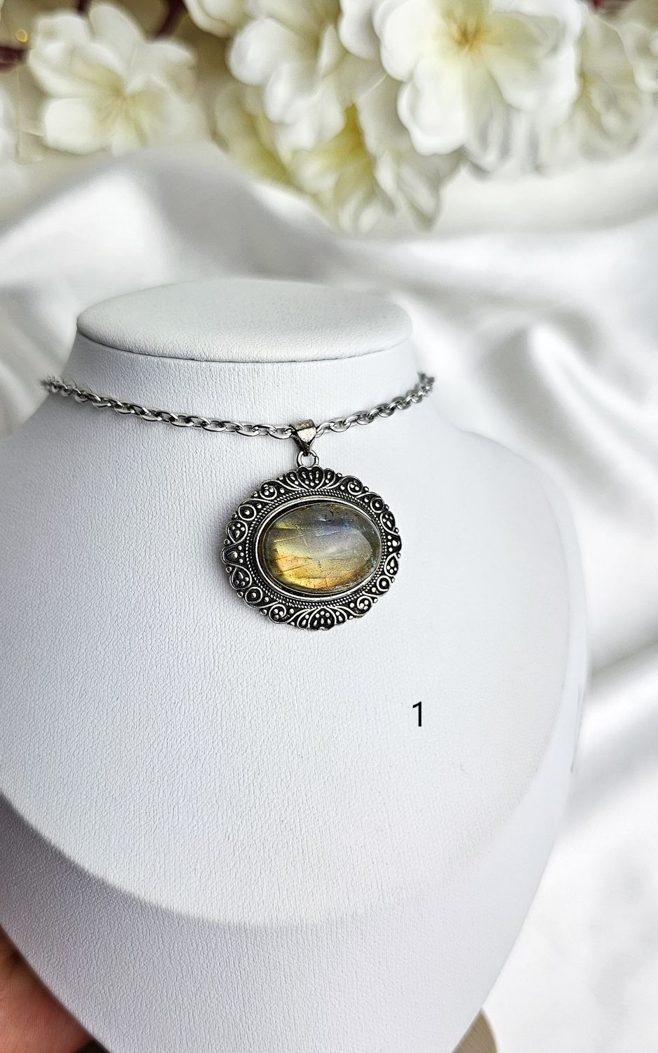 Etnic Necklace in Labradorite