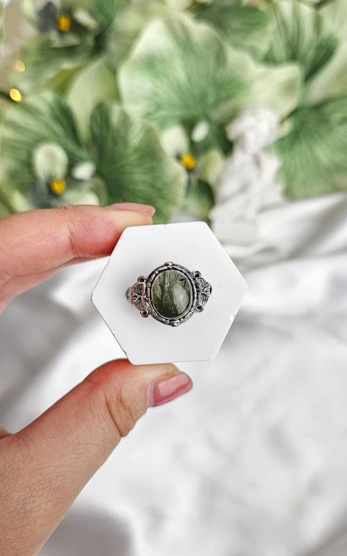 Adjustable Etnic Ring in Prehnite (FROM SIZE 14)