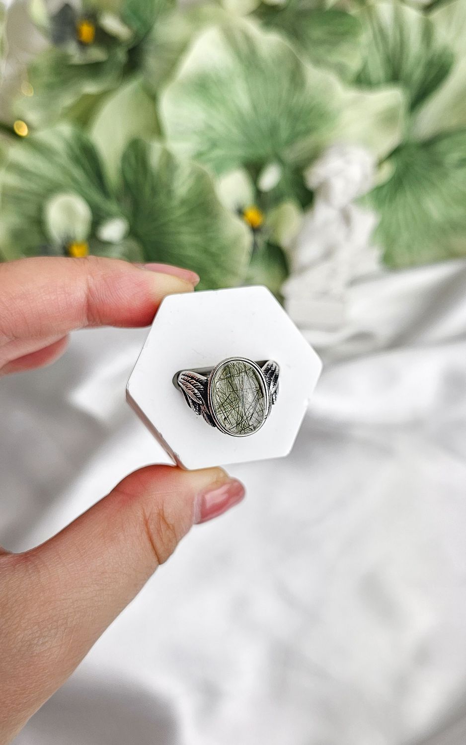 Adjustable Etnic Ring with Wings in Prehnite (FROM SIZE 14)