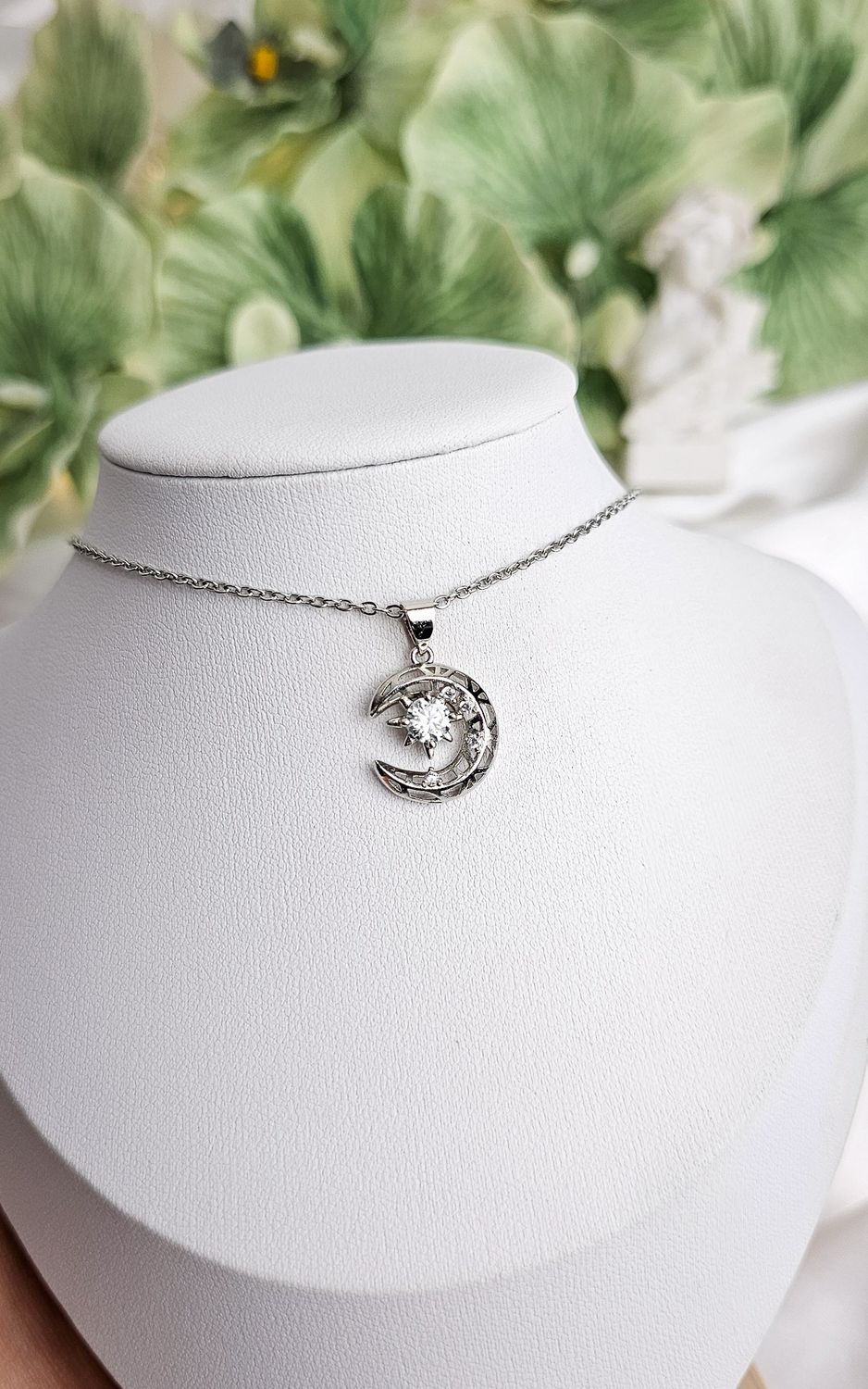 Necklace with Moon in Moissanite