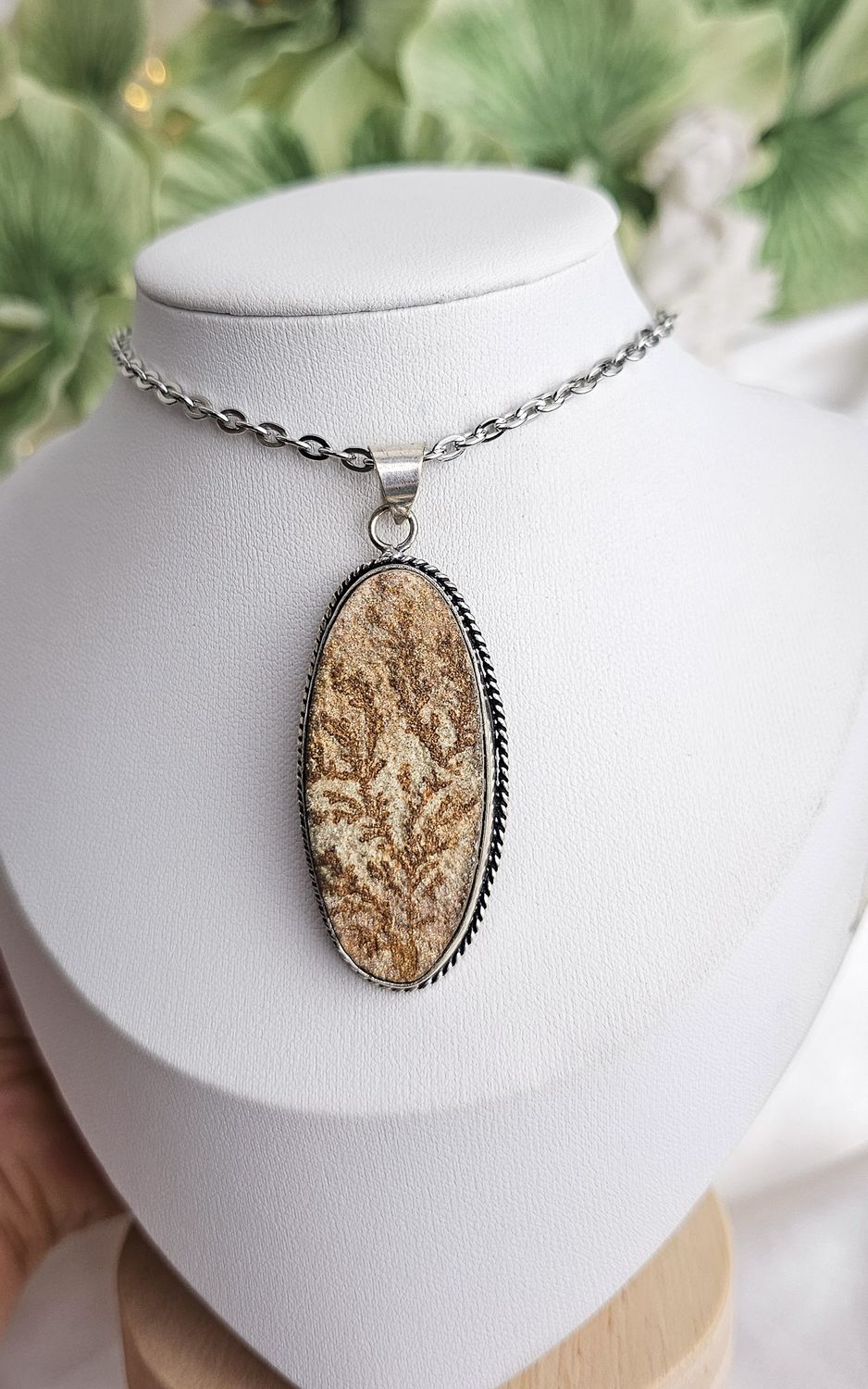 Indian Necklace in Dendritic Sandstone