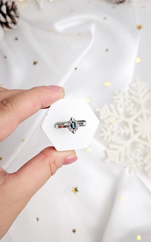 Adjustable Vintage Ring in Topaz (FROM SIZE 12)