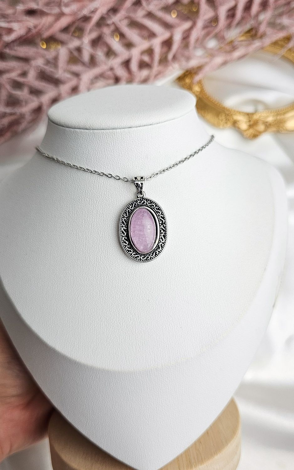 Etnic Necklace in Kunzite