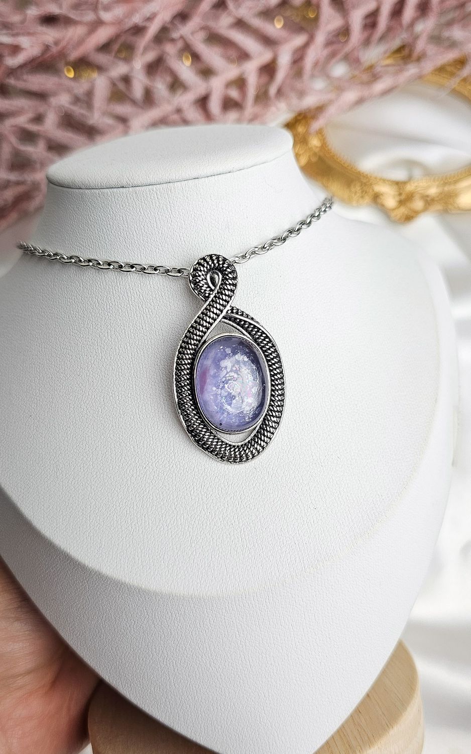 Etnic Necklace in Mica Lepidolite n.1