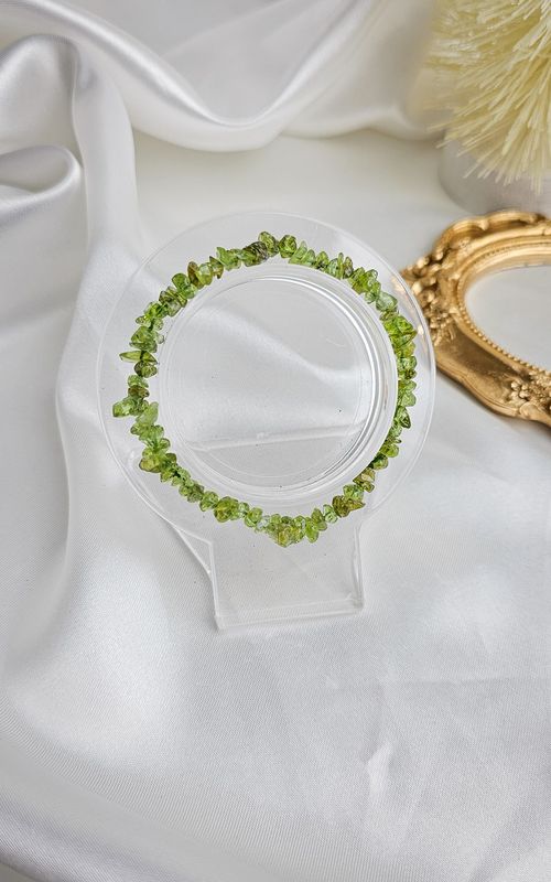 Elastic Bracelet with Chips in Peridot