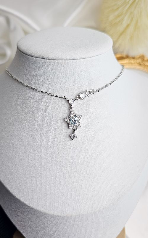 Necklace with Star in Moissanite