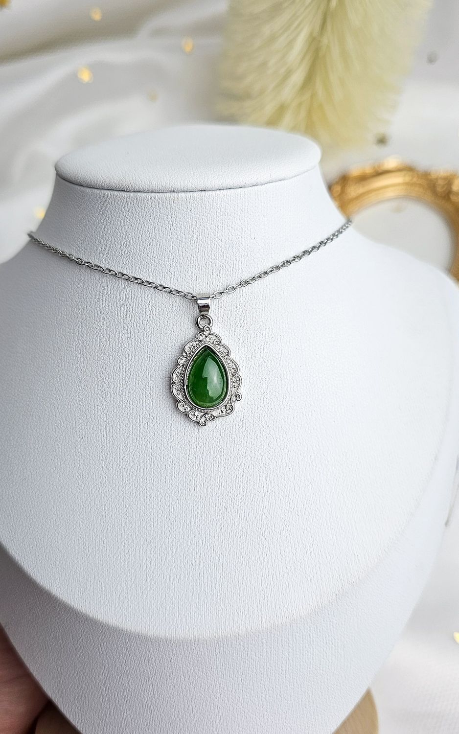 Etnic Necklace in Nephrite