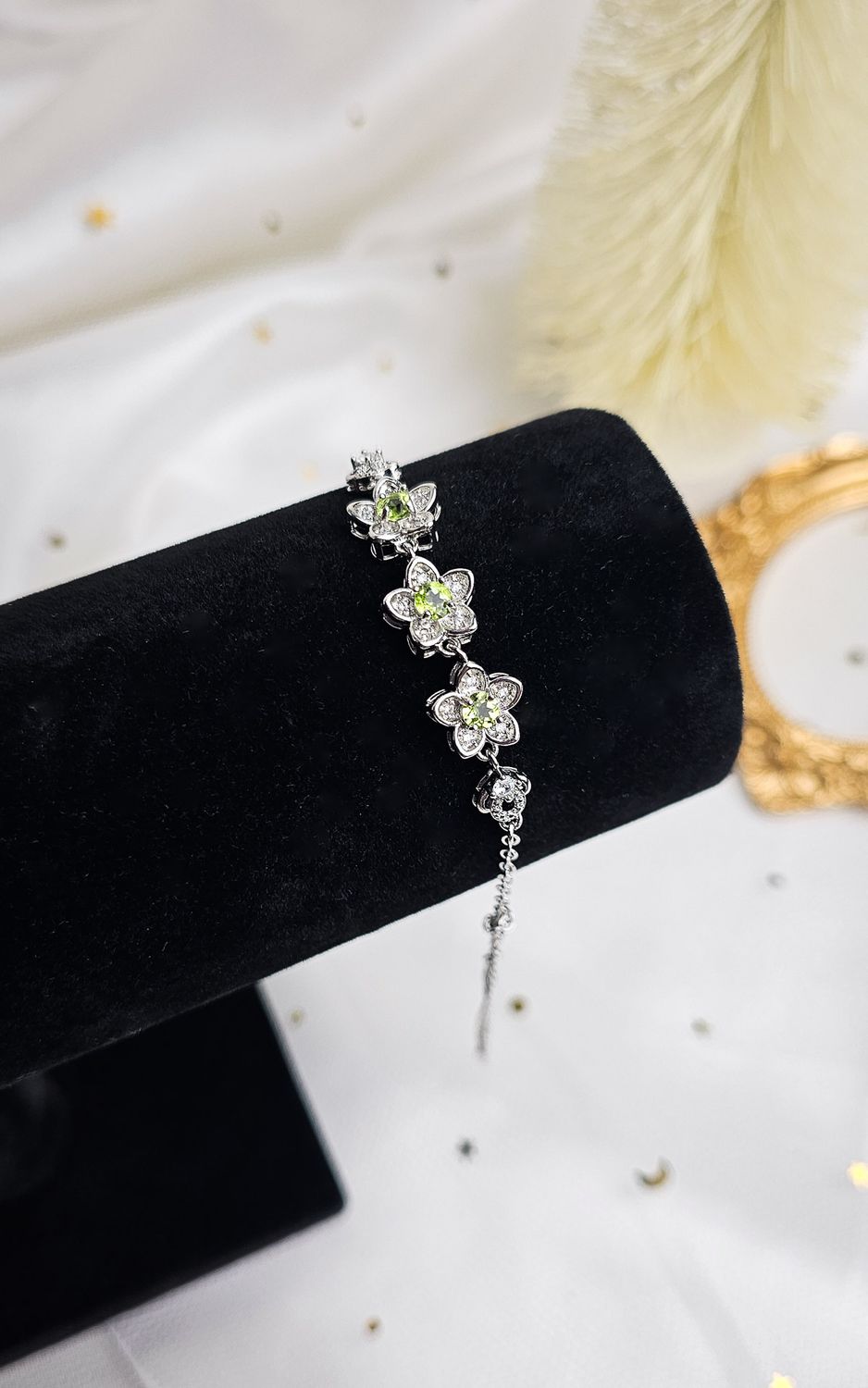 Bracelet with Flowers in Peridot