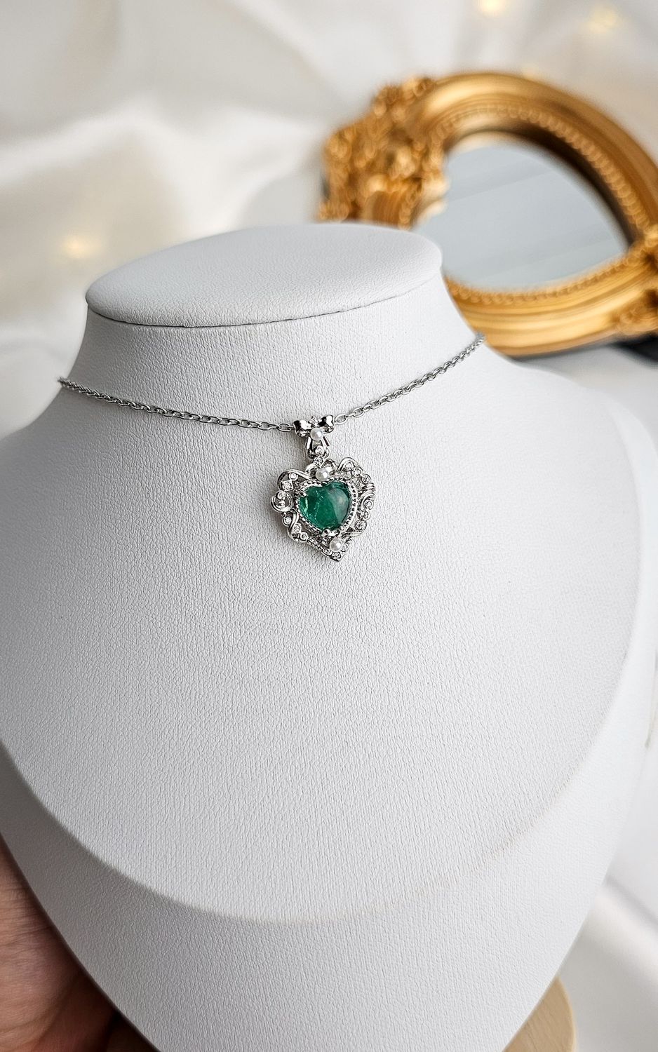 Necklace with Heart in Emerald