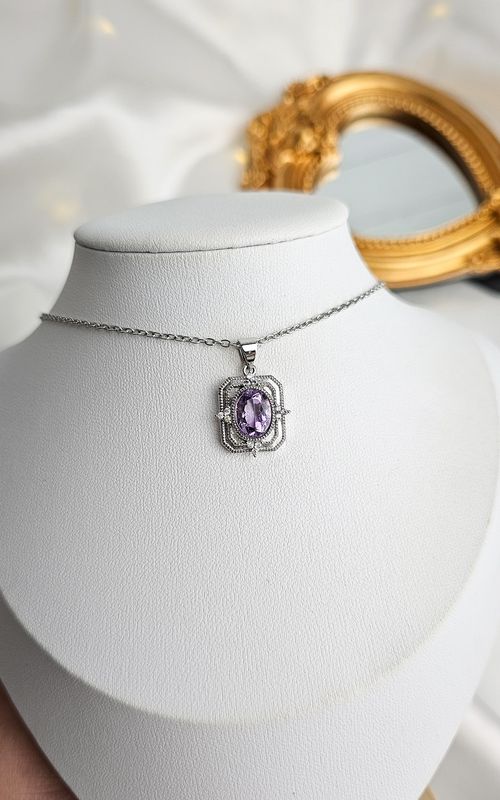 Vintage Necklace in Amethyst