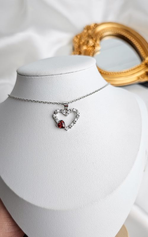 Necklace with Heart in Garnet