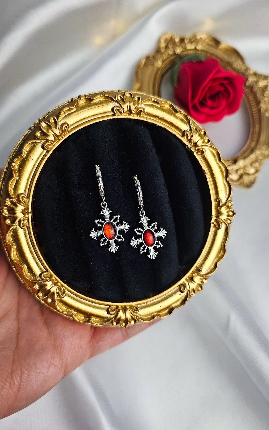 Hoop Earrings with Cross in Garnet