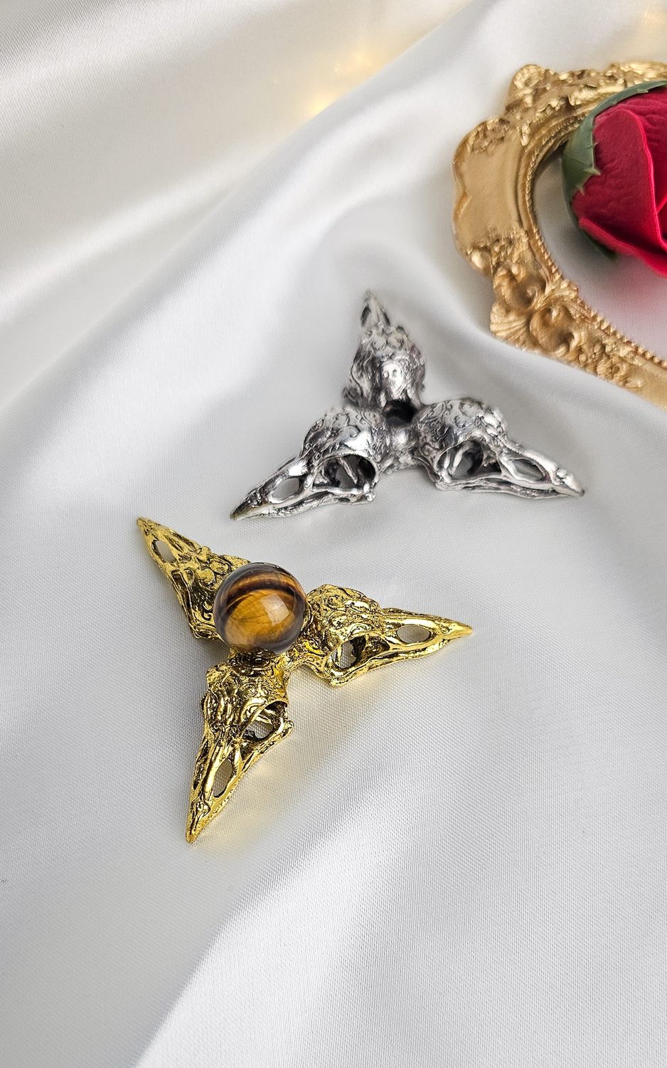 Raven Skull Sphere Holder