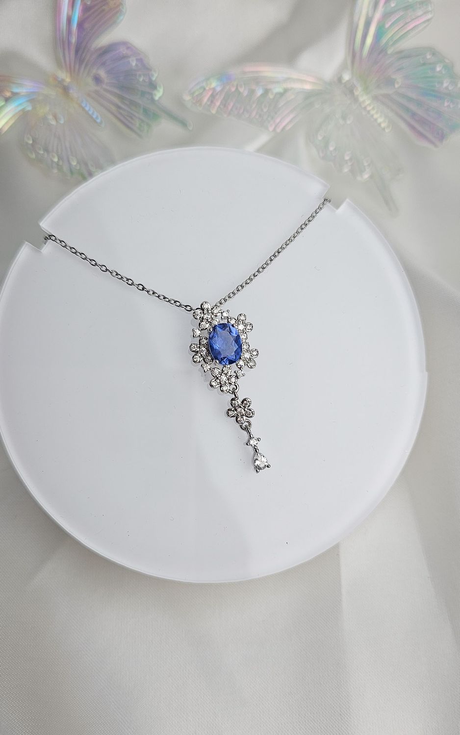 Necklace with Flowers in Blue Fluorite