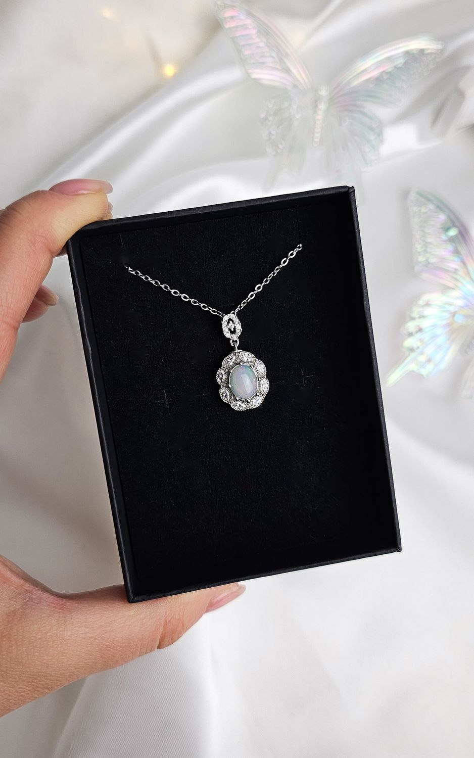 Vintage Necklace in Opal