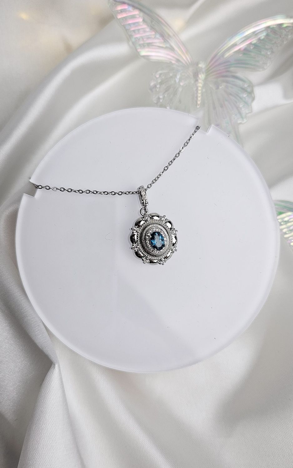 Vintage Necklace in Topaz