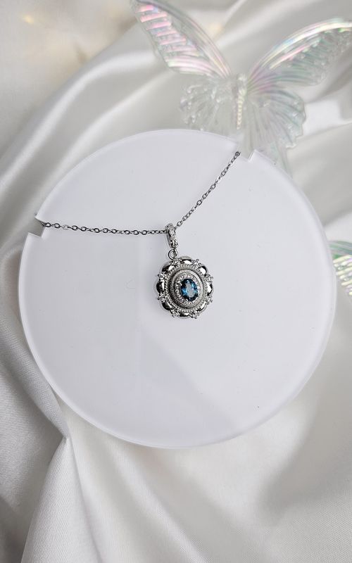 Vintage Necklace in Topaz