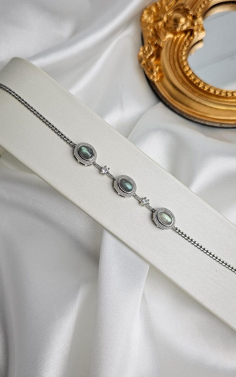 Adjustable Bracelet with Stars in Labradorite