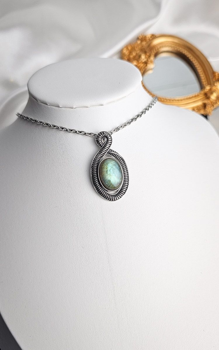 Etnic Necklace in Labradorite n.1