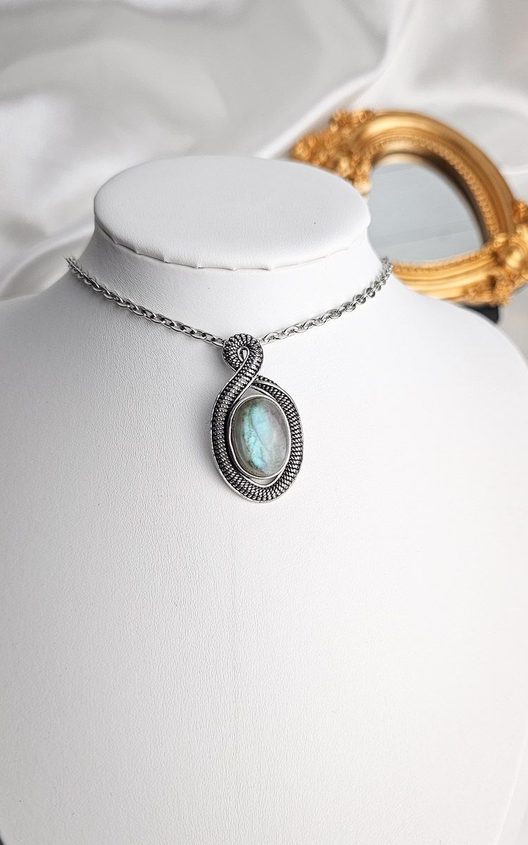 Etnic Necklace in Labradorite n.2
