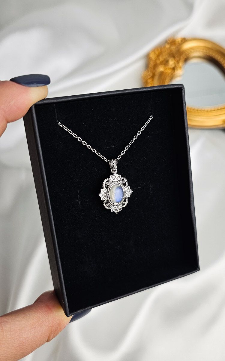 Vintage Necklace in Rainbow Moonstone