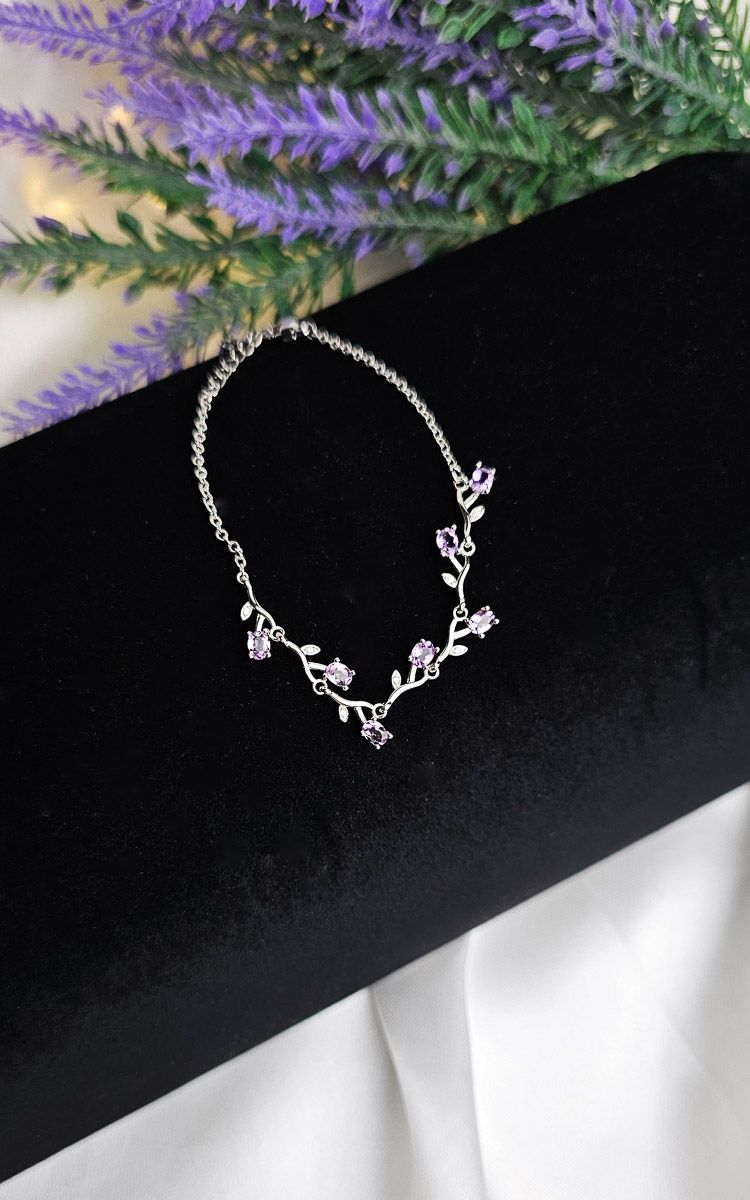 Bracelet in Amethyst with Flowers
