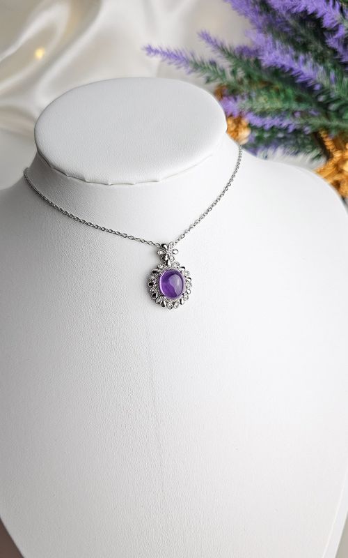 Necklace with Flowers in Amethyst