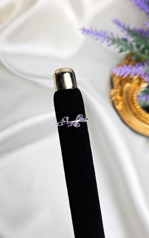 Adjustable Ring with Leaves in Amethyst (FROM SIZE 12)