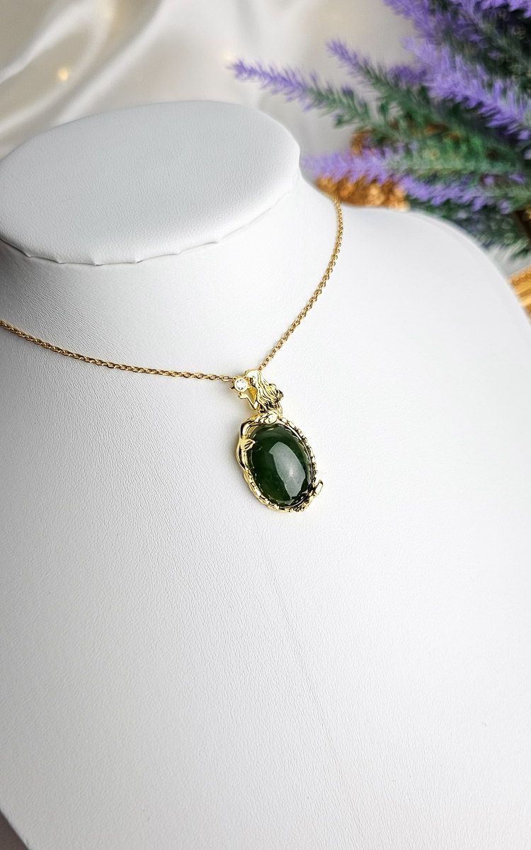 Etnic Necklace in Nephrite