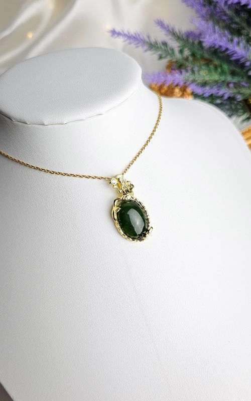 Etnic Necklace in Nephrite
