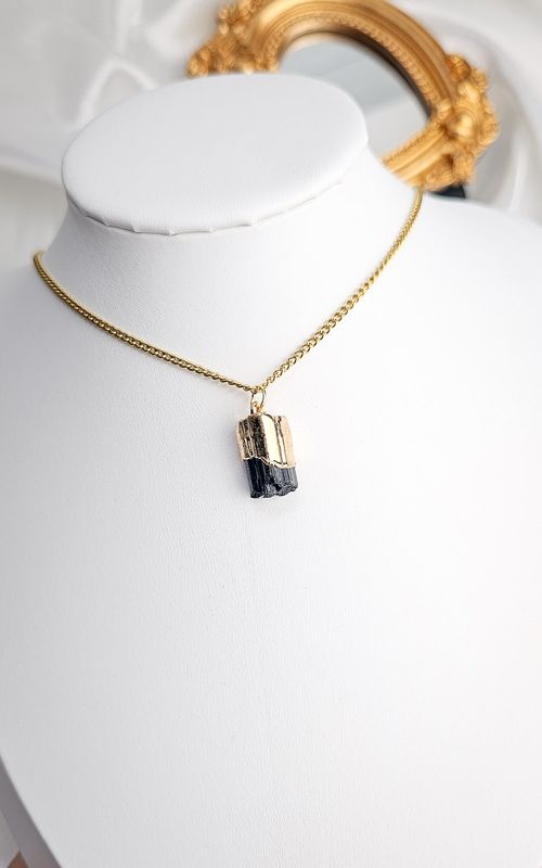 Necklace with Black Raw Tourmaline (Gold) n.1
