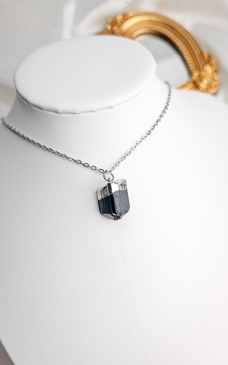 Necklace with Black Raw Tourmaline (Silver) n.1