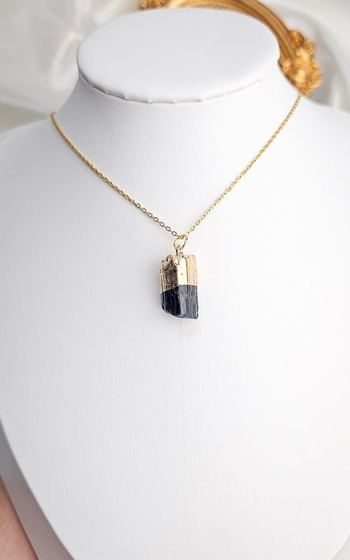 Necklace with Black Raw Tourmaline (Gold) n.2