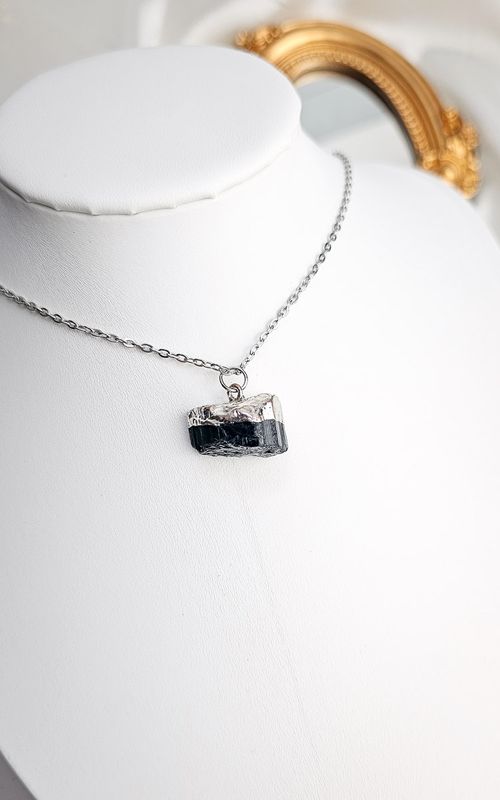 Necklace with Black Raw Tourmaline (Silver) n.2