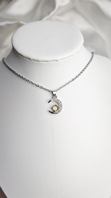 Necklace with Moon in Labradorite