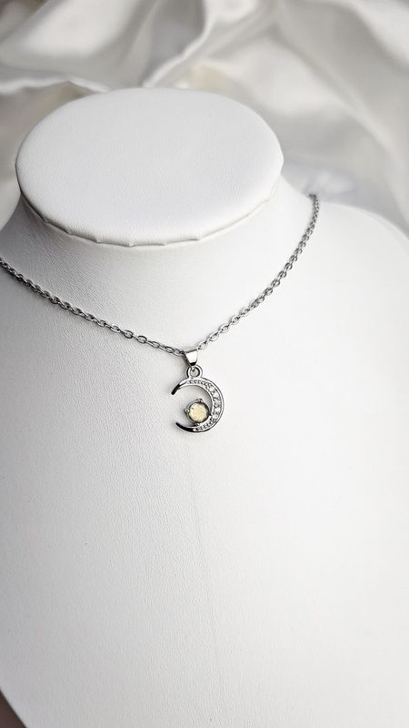 Necklace with Moon in Labradorite