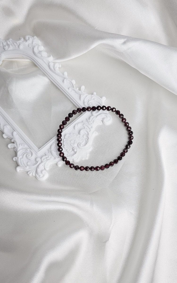 Elastic Bracelet in Faceted Garnet